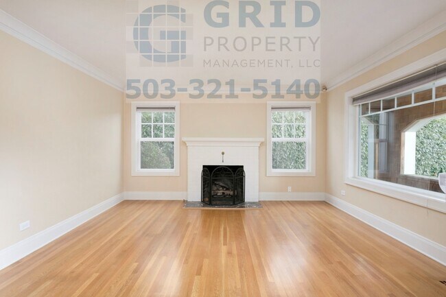 Building Photo - Spacious 3 Bedroom Bungalow in Roseway Nei...