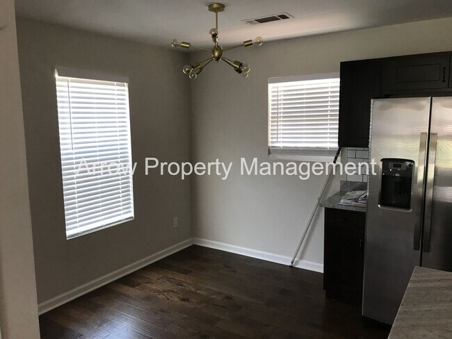 Foto del edificio - Recently renovated 3br 2ba home close to d...