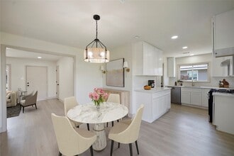 Building Photo - 4022 Marlborough Dr