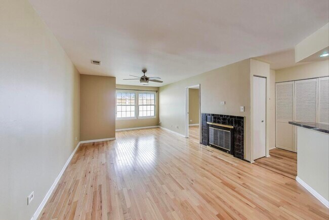 Foto del edificio - 1345 E Wyndham Cir