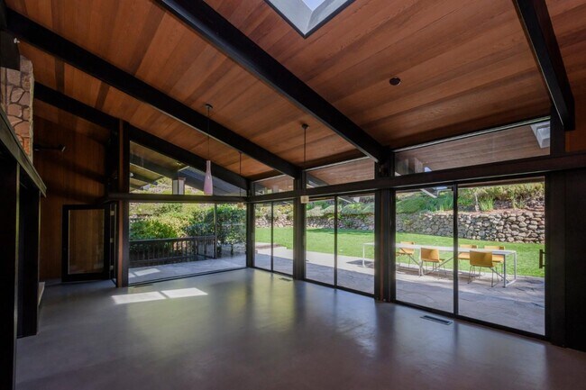 Foto del edificio - 333 Bridge Rd