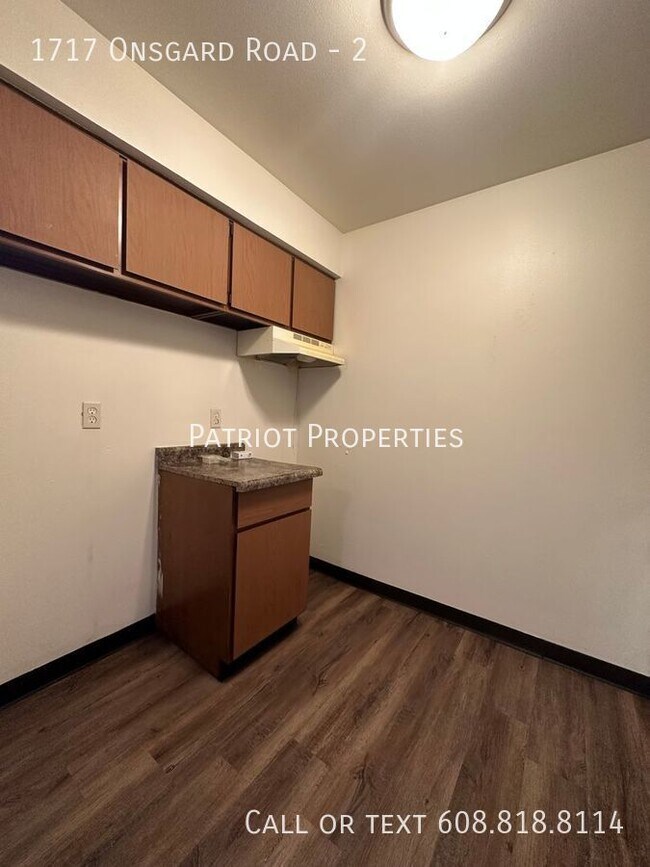 Building Photo - 2 bedroom/ 1 bath apartment in Madison, WI