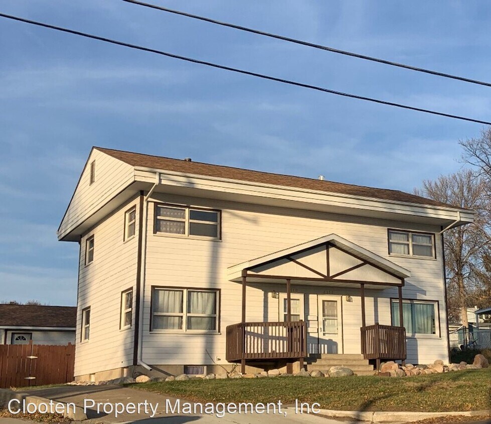 4 br, 2 bath House 2110 East Avenue D House Rental in Bismarck, ND