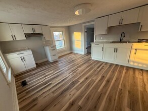 Building Photo - 127 4th St