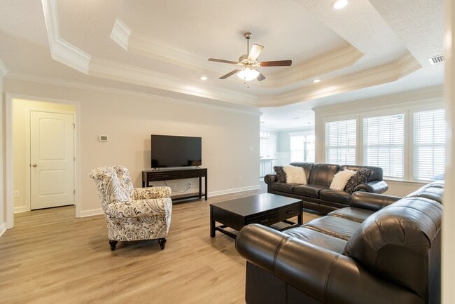 Building Photo - Beautiful 3-Bedroom Home with Modern Finishes and Outdoor Living in Nelson Hill NEAR the pond