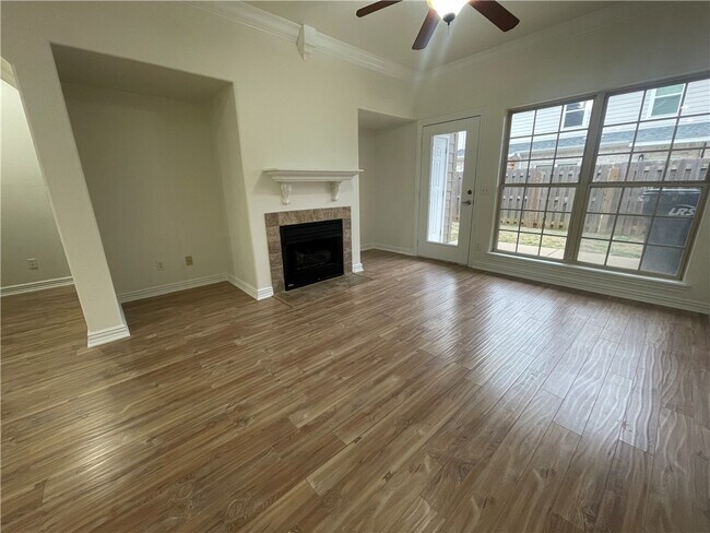 Foto del edificio - 2814 Vly W Ct