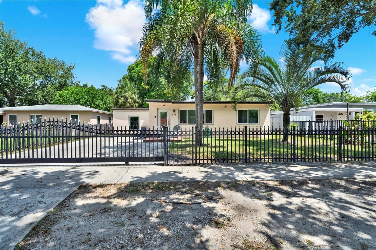 Primary Photo - 135 NW 121st St