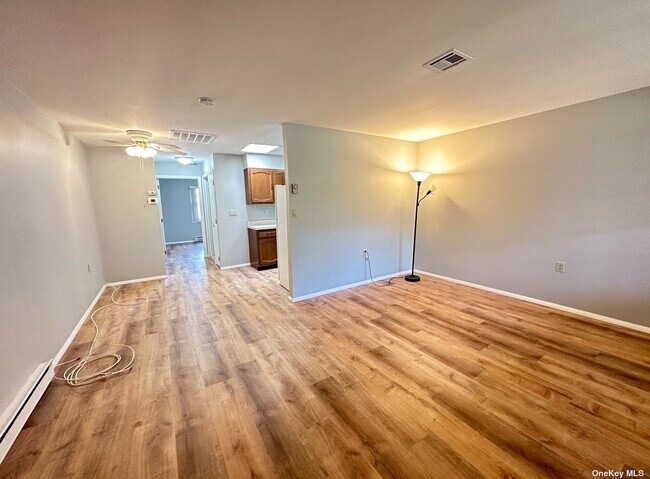 Building Photo - 306 Torquay Ct