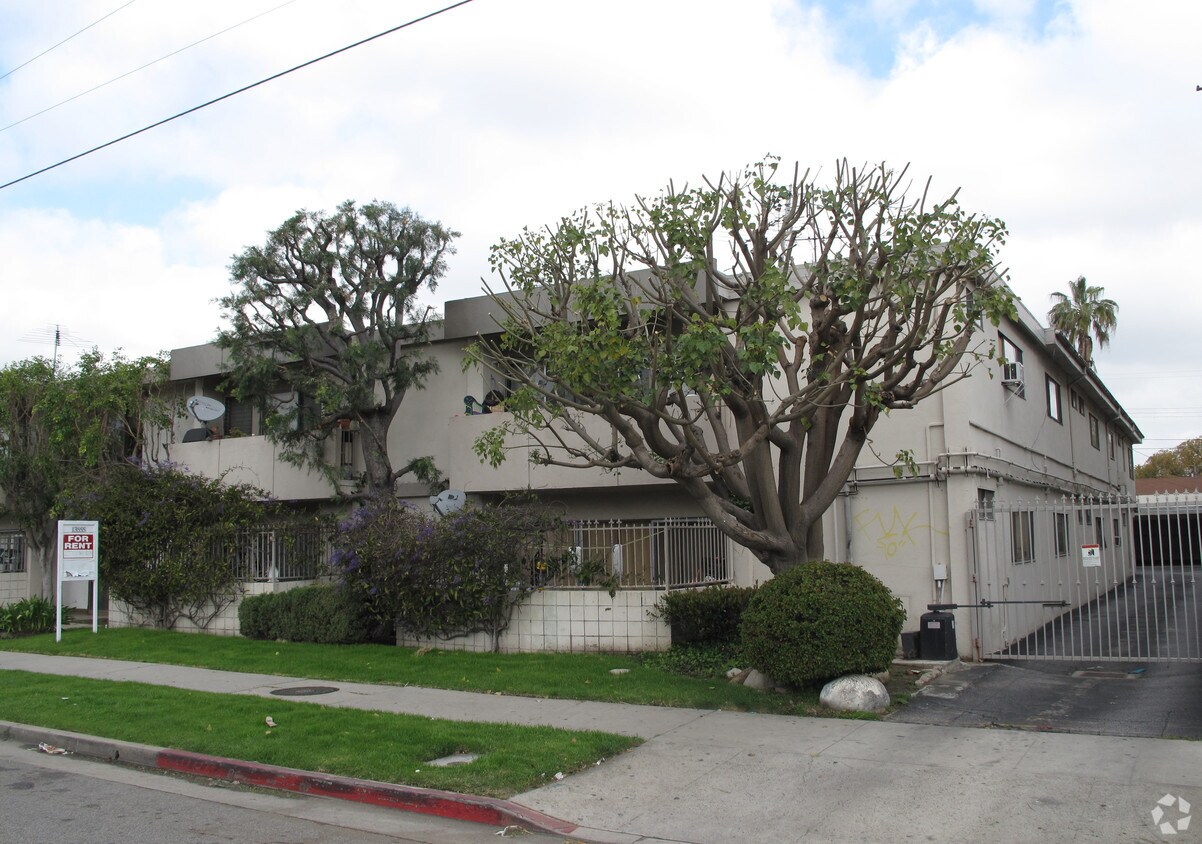 Building Photo - 13555 Victory Blvd