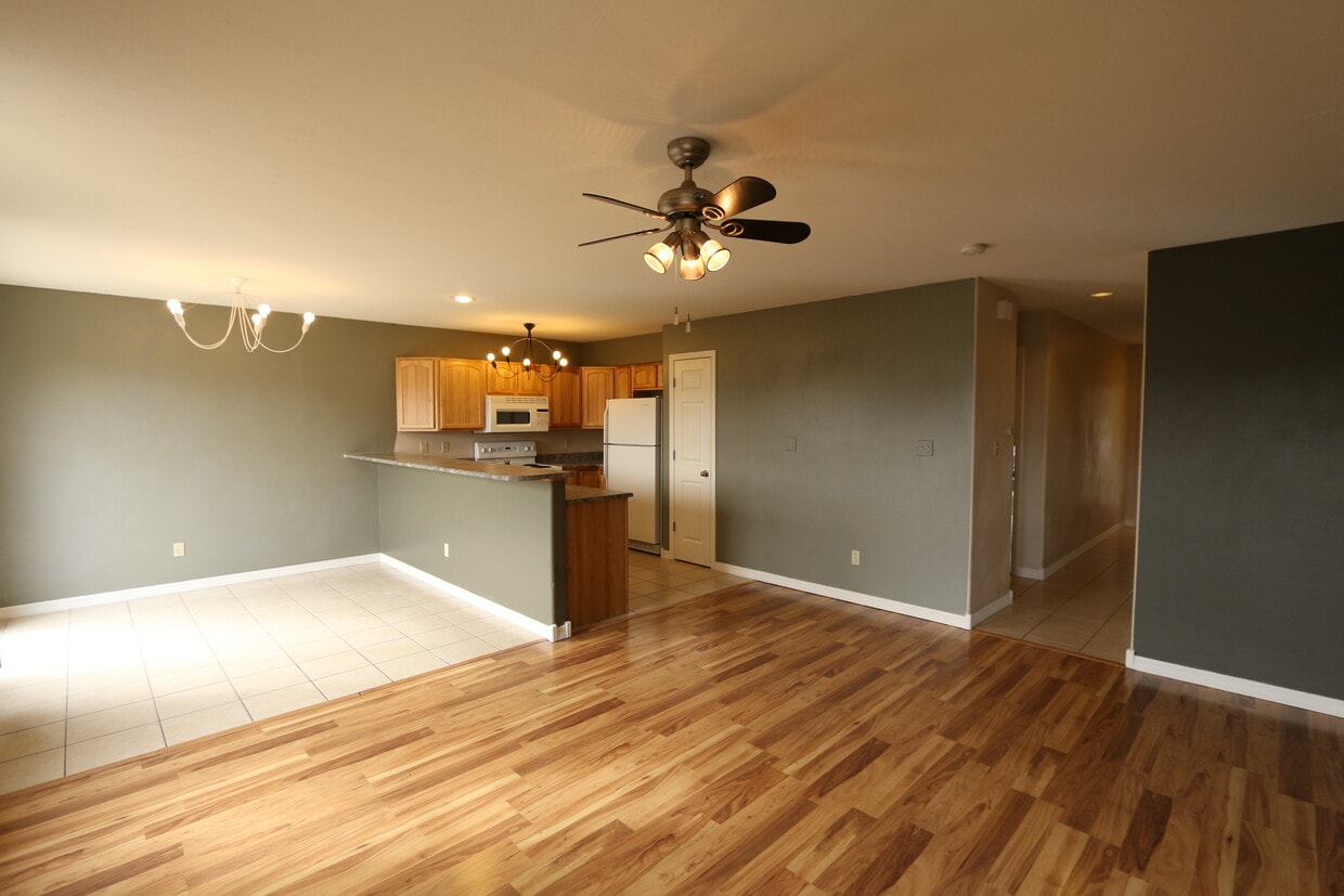 Primary Photo - 1400 Kremer Dr