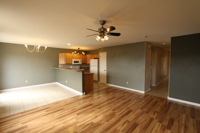 Building Photo - 1400 Kremer Dr