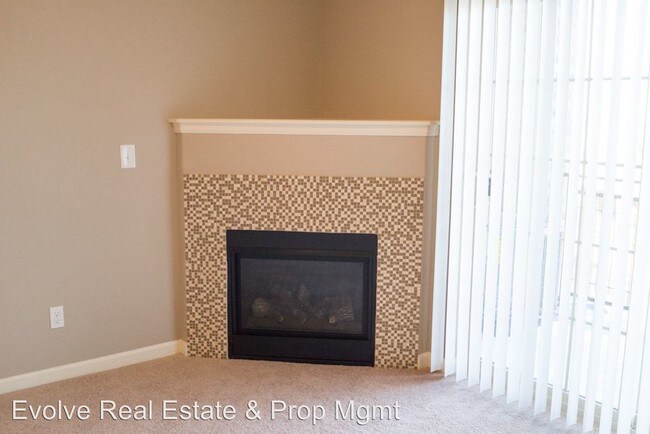 Building Photo - 725 Elmhurst Dr