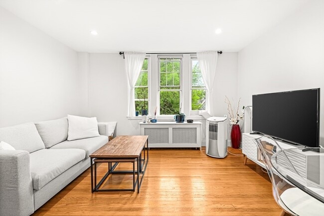 Building Photo - 48 Robinwood Ave