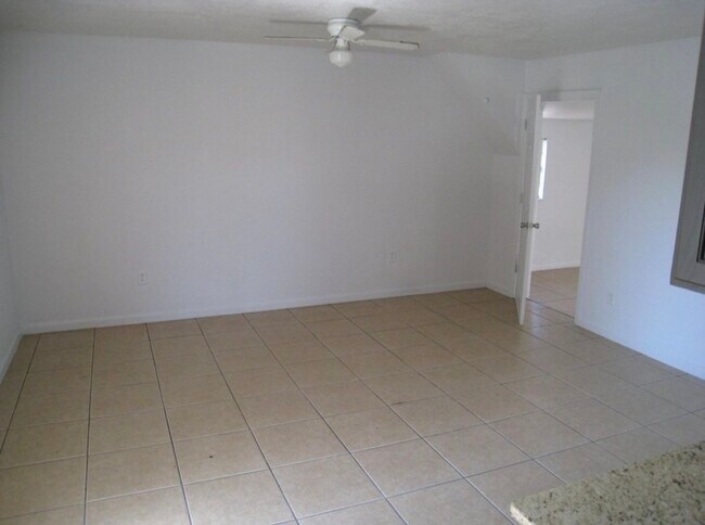 Building Photo - 2505 Spence Dr NE