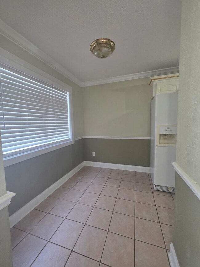 Building Photo - 2 bedroom 1/5 Bath Townhome in South Daytona