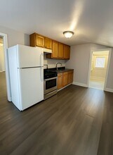 Building Photo - 479 Lawson Ave W