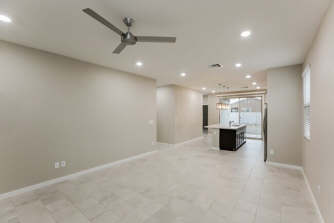 Building Photo - 6748 W Gaby Rd