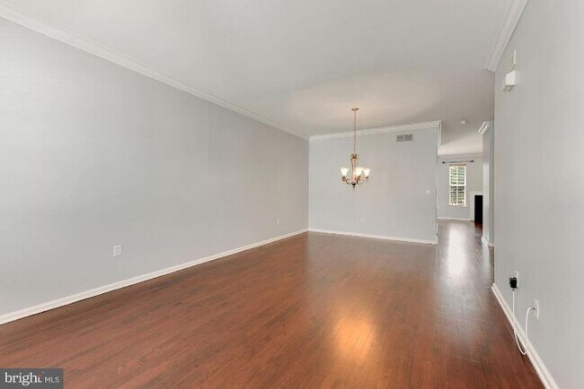 Building Photo - 345 Huntington Dr