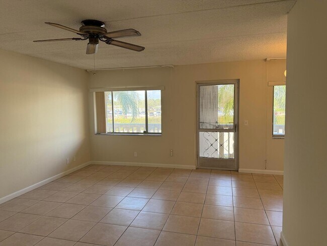 Building Photo - 500 Village Green Cir