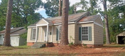 Building Photo - 136 Shadowlawn Dr