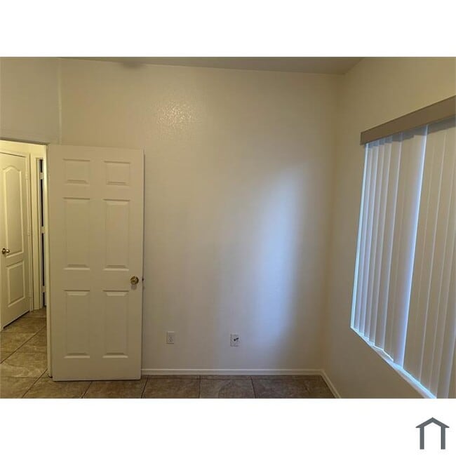 Building Photo - 9130 W Monte Vista Rd