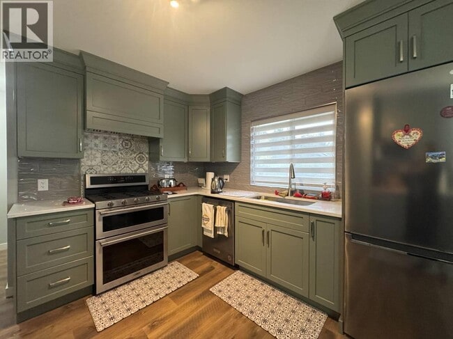 Photo du bâtiment - 21545 Campbell Ave