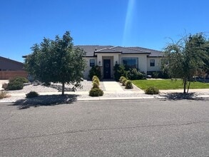 Building Photo - 2365 W Zinfandel Dr