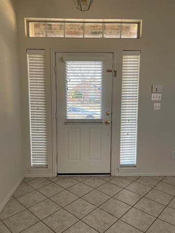 Foto del edificio - 7800 Kings Ridge Rd