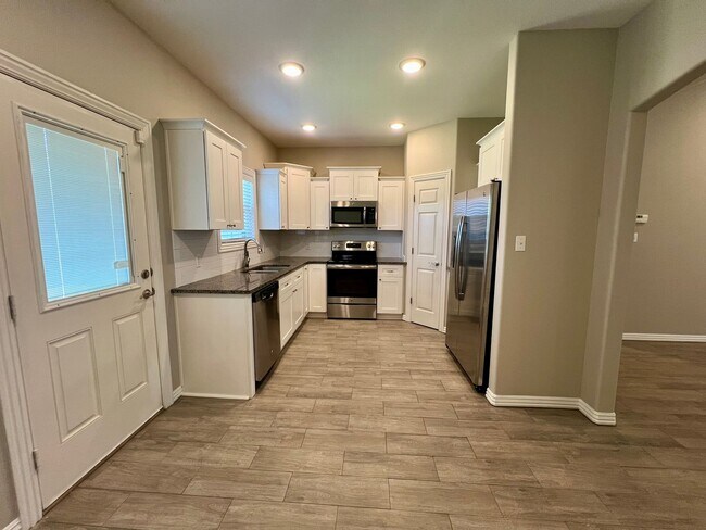 Foto del edificio - 6600 Leightyn Ln