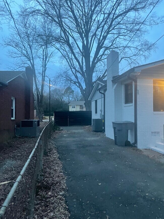 Building Photo - 4220 Blackwood Ave