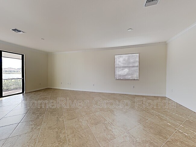Building Photo - 9885 Hilltop Dr