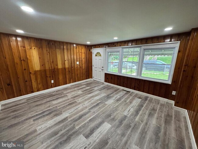 Foto del edificio - 7936 Lansdale Rd