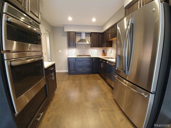 Building Photo - 1536 Brentwood Dr