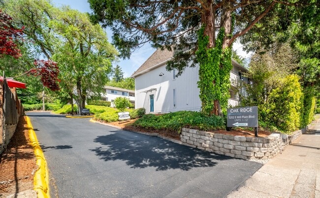 Foto del edificio - Oak Ridge