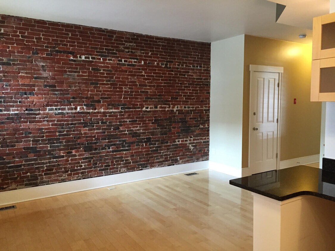 124 Merrimack W St, Manchester, NH 03101 Condo for Rent in Manchester