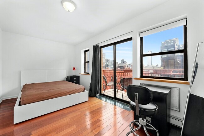 Foto del edificio - 2 Balconies and ESB Views!