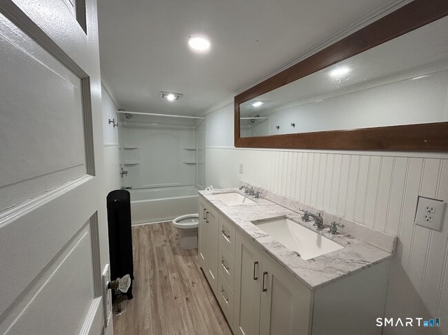 Foto del edificio - 108 Maplewood Ave