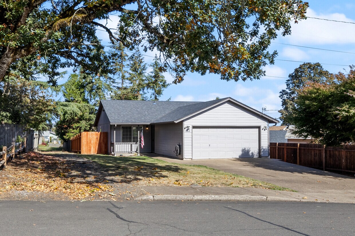 Primary Photo - 840 SW Oakdale Ave