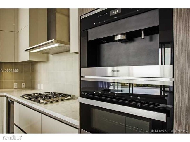 Foto del edificio - 2669 S Bayshore Dr