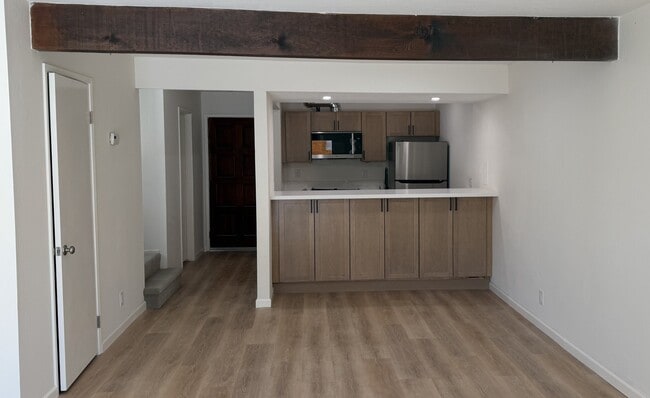 Building Photo - 2038 Ascot Dr