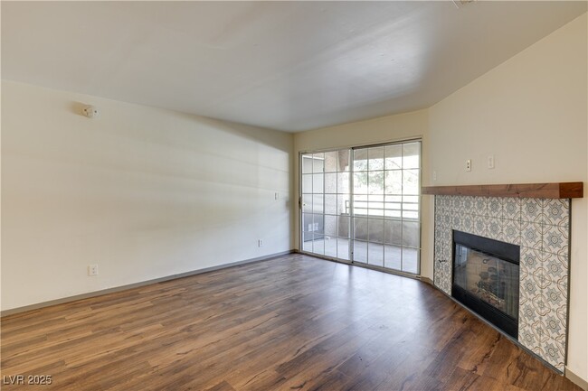 Foto del edificio - 2200 S Fort Apache Rd