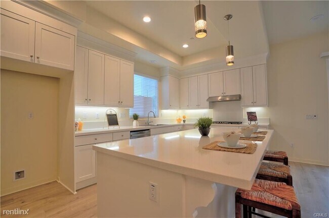 Building Photo - 4 br, 3 bath House - 22311 Normandie Ave