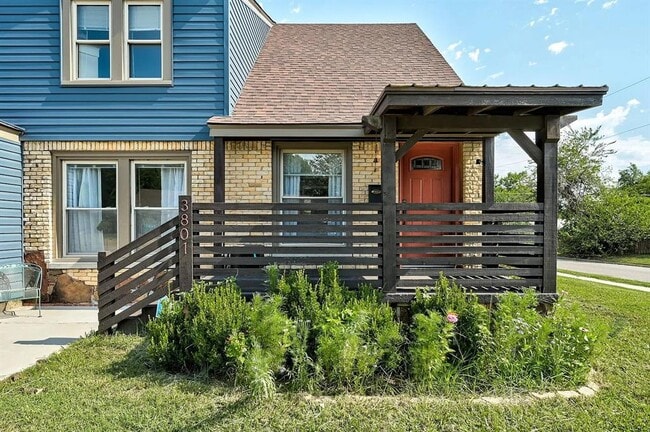 Building Photo - 3801 NW 25th St