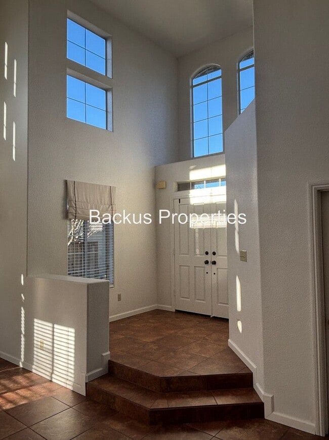 Building Photo - Wonderful two-story home in Las Palmas