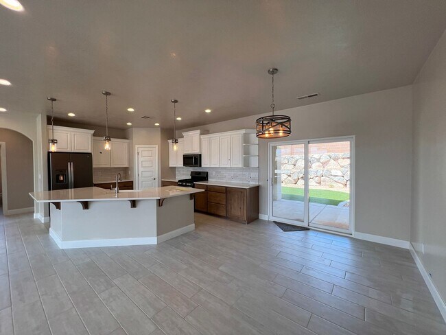 Foto del edificio - 3 Bed 2 Bath Home in Hurricane