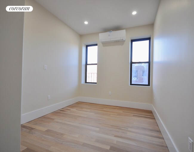 Foto del edificio - 999 Clarkson Ave