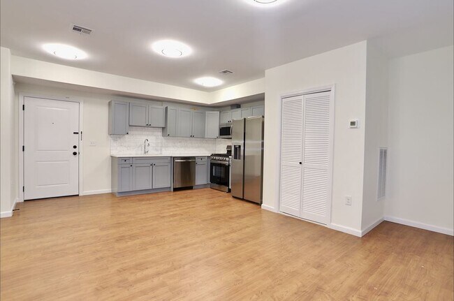 Cocina abierta - 143 Zabriskie St