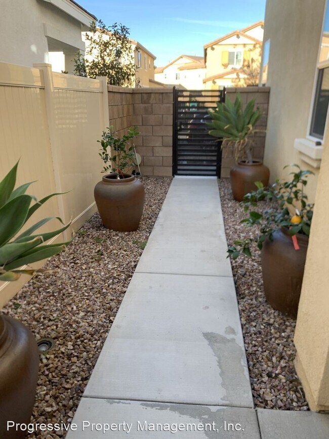 Foto del edificio - 4 br, 2.5 bath House - 7056 Stratus St
