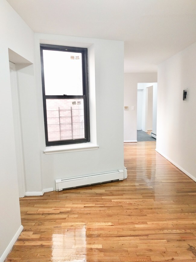 Building Photo - 152 Parkside Ave