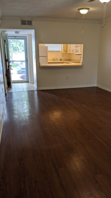 Building Photo - 3373 S Royal Oaks Dr